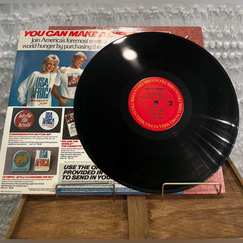 Vintage Album. “We Are The World” with original sleeve and album cover - Picture 6 of 9